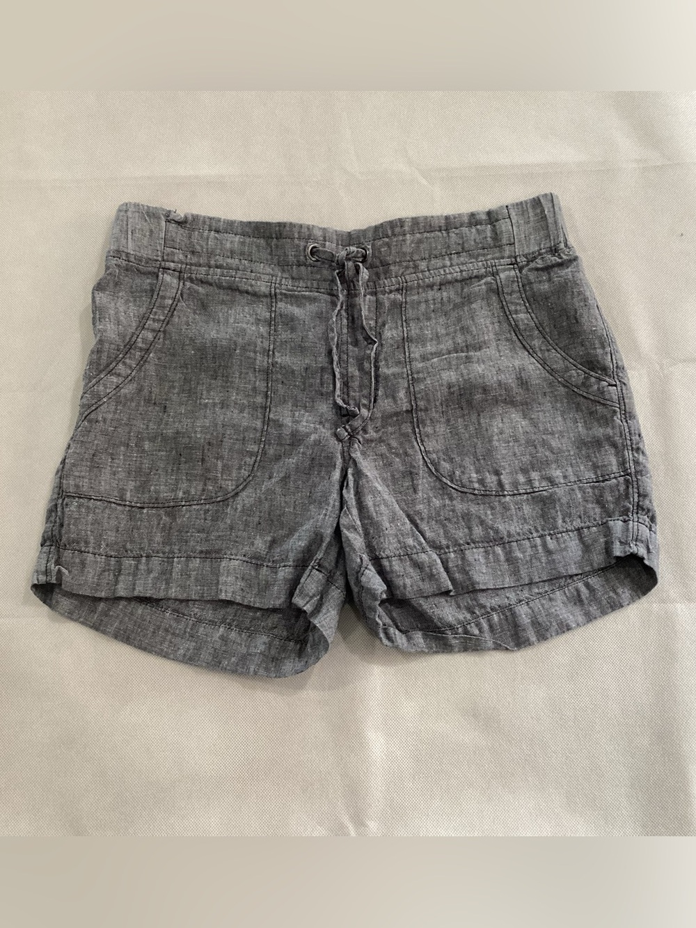 Athleta Gray Drawstring Bermuda Shorts size 6 9/2